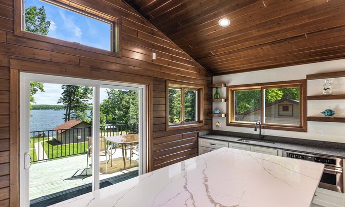 Sarona Cabina | Grumpys Lookout Condo - Upper Unit