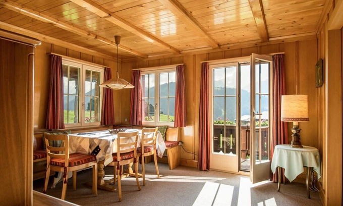 Saanen Chalet De Esquí | Gstaad Duplex Flat - Increíble lago Chalet con estanque