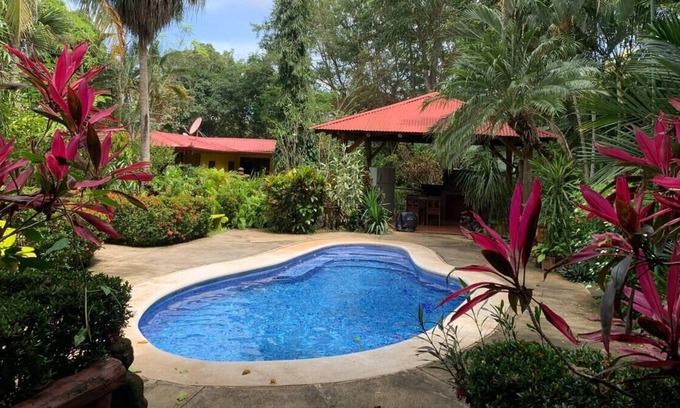 Punta Leona Cabina | Guacalillo Cabaña con Piscina