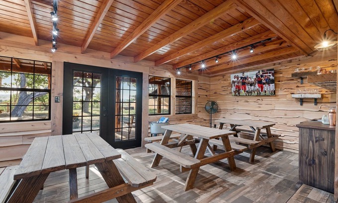 Kerrville Casa | Guadalupe Bluff Bunk House 5 Bedroom Home by RedAwning