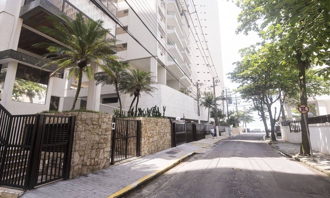 Morro do Maluf Apartamento | Guarujá Pitangueiras, Morro do Maluf, 4 habitaciones con 2 suites, a 30 metros de la playa.