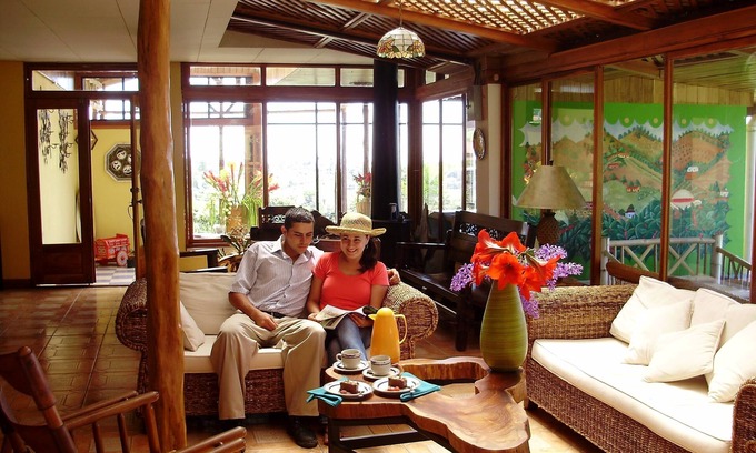 Santa Cruz de Turrialba Complejo | Guayabo Lodge