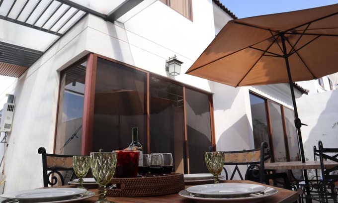 Guayaquil Casa | Guayaquil large commercial-tourist sector house, 40 minutes from beaches.