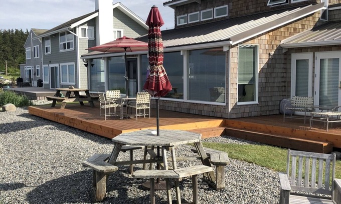 Anacortes Casa | Guemes Island Beachfront Home "Once Upon a Tide"