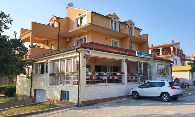 Gradina Casa | Guest Accommodation Slapovi Krke