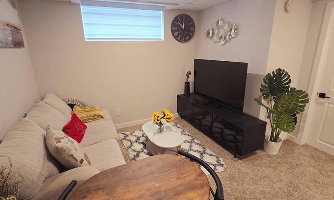 Fort Gary Casa | Guest Basement suite in Winnipeg