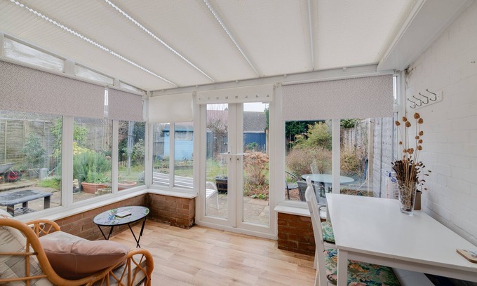 Felpham Casa | Guest Bungalow Getaway in the Quaint and Historic seaside Village of Felpham