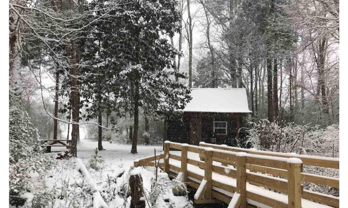 Ooltewah Cabina | Guest Cabin at Hidden Hills Farm & Saddle Club