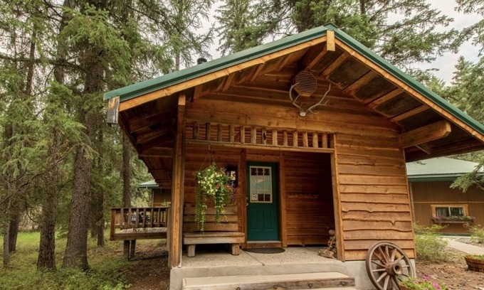 Eureka Cabina | Guest Cabin with catch and release fishing on site!