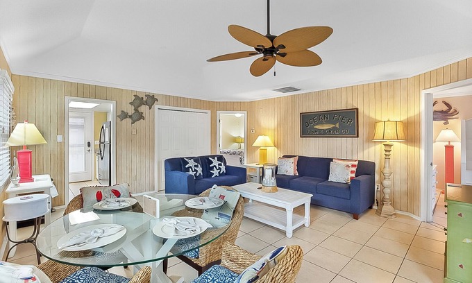 Myrtle Beach Cabaña | Guest Cottage 77-G: 2 BR, 2.5 BA Cottage in Myrtle Beach, Sleeps 7