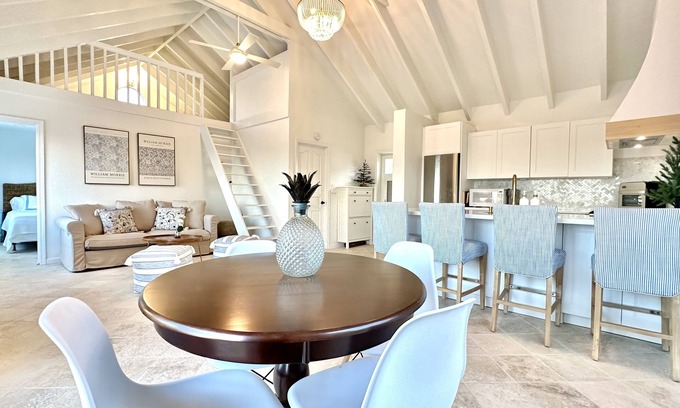 Testman Cabaña | Guest Cottage in Beach Community near golf, marina and tennis.