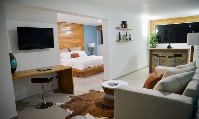 Villas Ana Maria Apartamento | Guest-friendly Luxury hotel room in central Sosua, with private bar