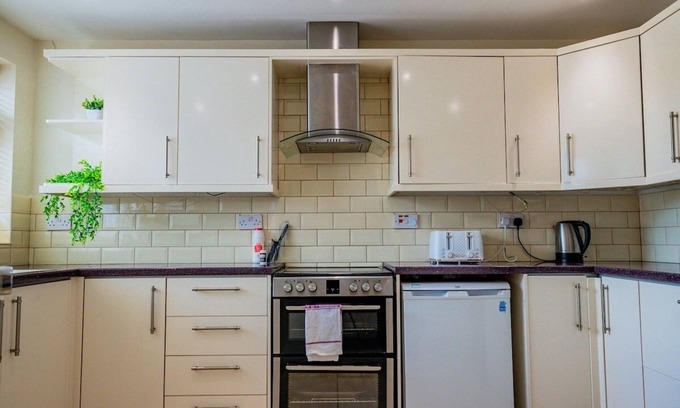 Wyken Casa | Guest Homes | Manfield Avenue