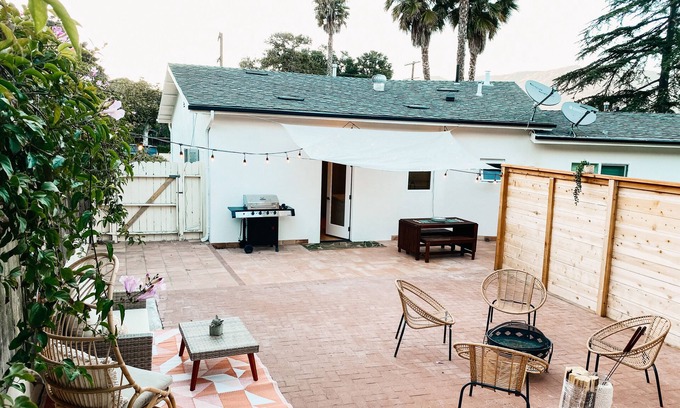 Alta Mesa Casa | Guest house 1 mi. to State St. & beach! Mountain views, BBQ, fire pit, patio