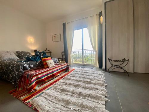 Roullens Casa | Guest-house de l’amandier - Vue cité médiévale