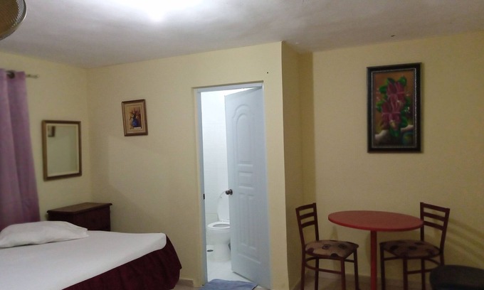 Santo Domingo Casa | Casa de huéspedes, anexo a la vivienda principal, parte atrás en terraza o patio