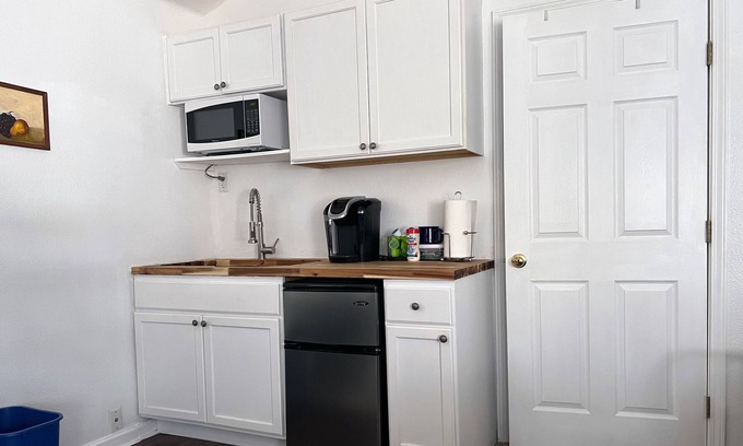Uptown Cabaña | Guest house in Quiet Neighborhood convenient to shopping, restaurants, downtown.