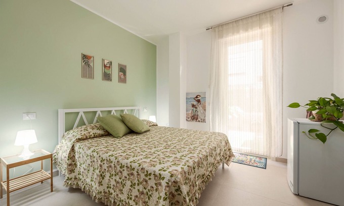 Capaci Casa | Casa de huéspedes 'Lovi Room' con terraza privada, Wi-Fi y aire acondicionado