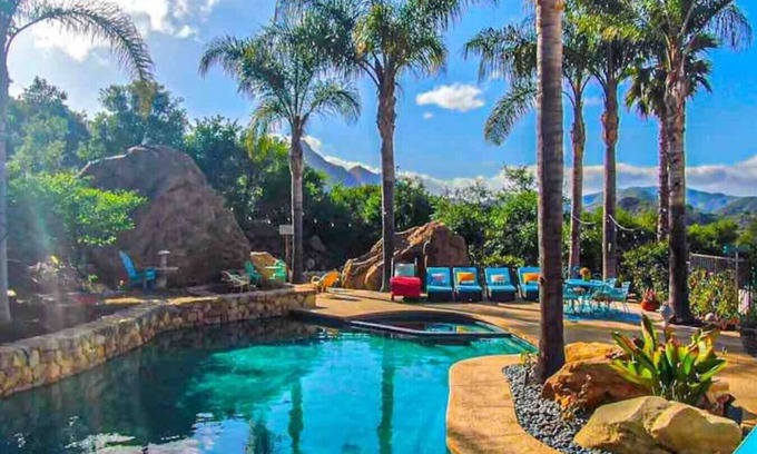 Calabasas Casa | Casa de huéspedes promotora musical con piscina en The Malibu Retreat
