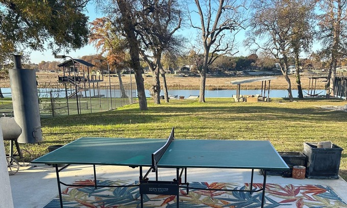 Seguin Casa | Guest House on Lake McQueeney with Hot Tub/Grill/Fire Pit