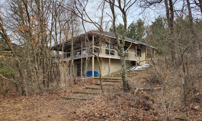 Amherst Cabaña | Guest house on secluded 120 acre property minutes from Chain 0' Lakes