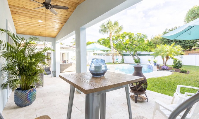 Delray Beach Cabaña | Guest House with Private Yard, Pool, Outdoor Kitchen & Tiki Bar