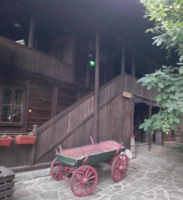Zheravna Casa | Guest Houses "Zlatna Oresha - Complex"