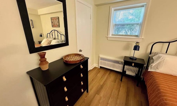 Oak Park Apartamento | Guest Nest River Forest RF 101 2BR Laundry Pets OK