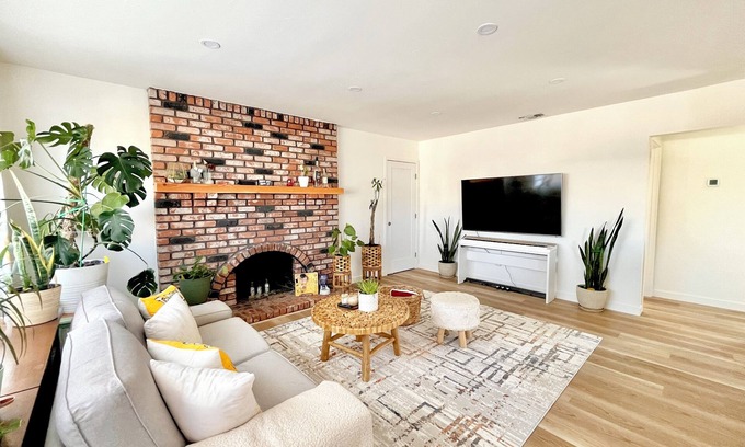 Santee Casa | Sunny Room, Share bath w/ one other bedroom