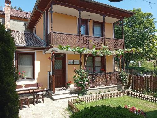Koprivshtitsa Casa | Guest Rooms Dona