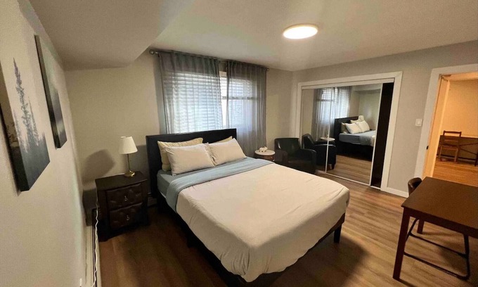 Northeast Edmonton Apartamento | Suite para invitados cerca de Whtye Ave