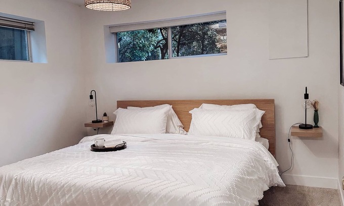 North Vancouver Condominio | Guest Suite in North Vancouver - Pet Friendly