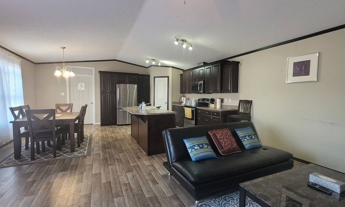 Stettler Casa | Guest suite in town-2 bedrooms/private kitchen