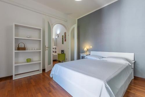 Savena Apartamento | GuestHost - Bright Flat Sant Orsola & Villa Laura