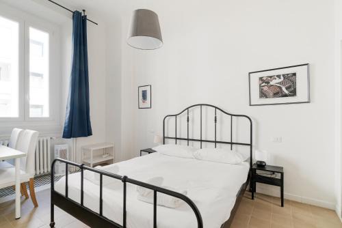 Acquabella Apartamento | GuestHost - M4 Argonne Balcony Apartment