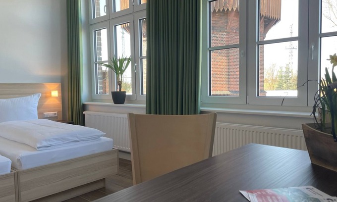 Pasewalk Apartamento | Guesthouse Apartment - Labor II - Lokschuppen Pasewalk- Guesthouses with double rooms, single rooms