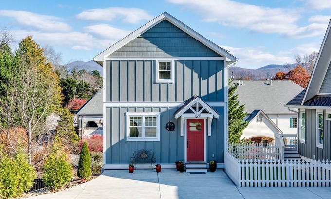 Weaverville Cabaña | Guesthouse, downtown Weaverville 2 blocks from Main St.