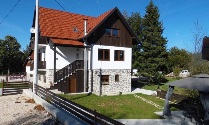 Jezerce Casa | Guesthouse Family Bosnic - Double Room with Balcony - 3 - 2