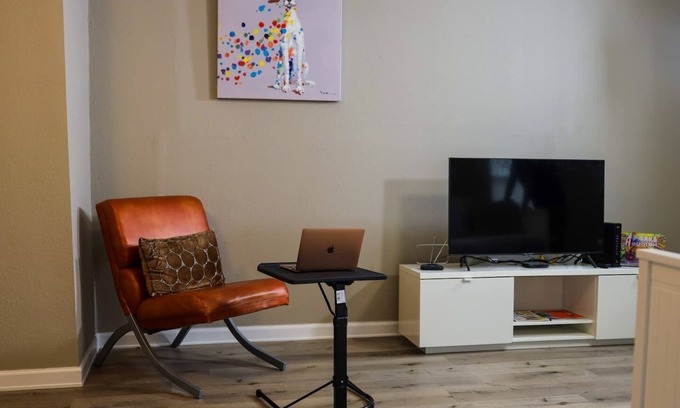 MacGregor Apartamento | Guesthouse near DT, UH, TSU, Med Center w/ Parking