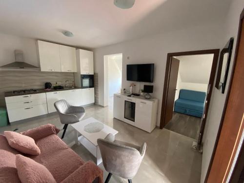 Sobra Apartamento | GUESTHOUSE RUZA SOBRA apartments in the attic of the house