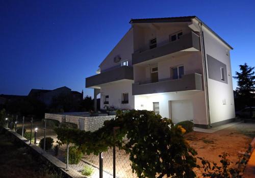 Gradina Casa | Guesthouse Villa DomeNico