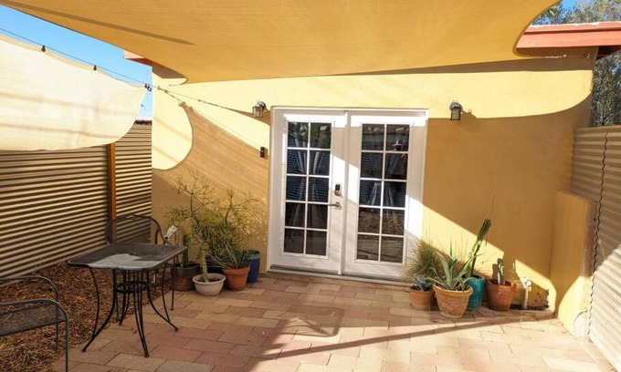 Campus Farm Apartamento | Guesthouse w/private access and patio