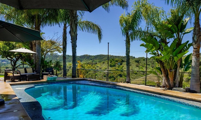 Topanga Casa | Casa de huéspedes tranquila w. vistas y acceso a la piscina climatizada, senderismo a la vuelta de la esquina