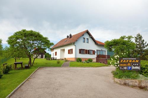 Catrnja Casa | Guesthouse Zafran