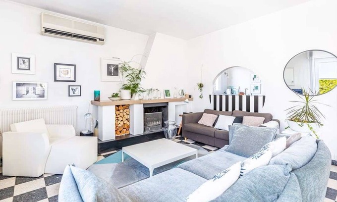 Saint-Medard-en-Jalles Villa | GuestReady - White villa with private pool