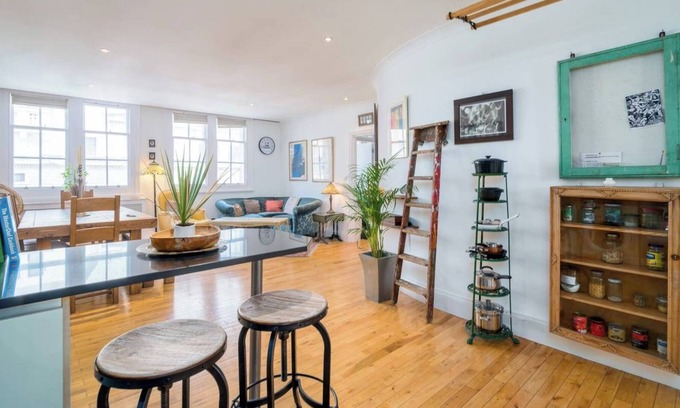 College Park and Old Oak Apartamento | GuestReady Central Flat by Oxford Street, 4 guests