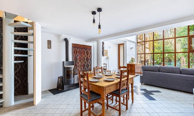 Louis Bertrand-Mirabeau-Semard Casa | GuestReady - Charming house just outside Paris
