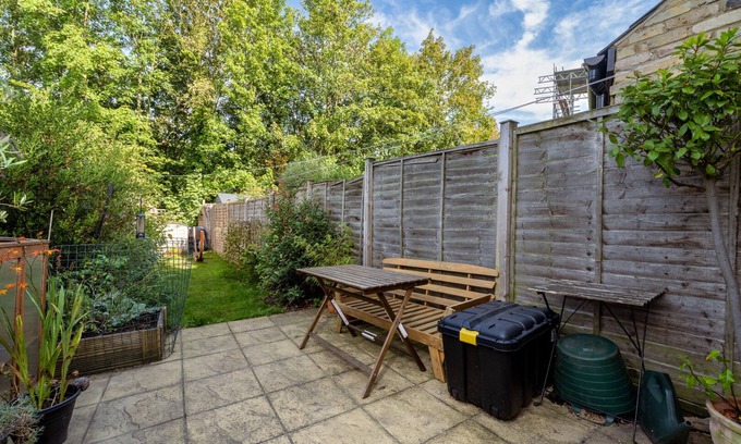 Lee Green Casa | GuestReady - Parkside retreat with a woodland view