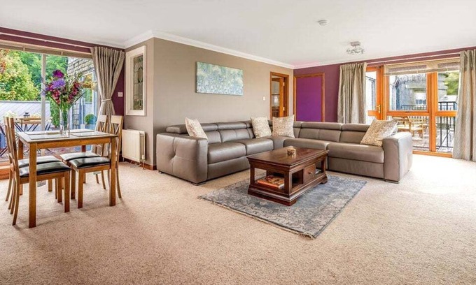 Turnhouse Casa | GuestReady - Stone wall residence in Edinburgh
