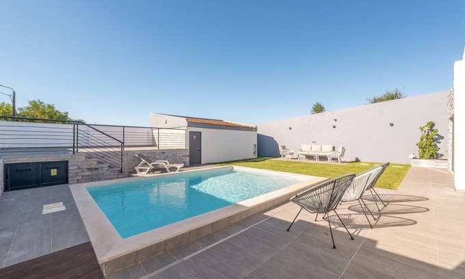 Carvoeira Casa | GuestReady - Villa Belas